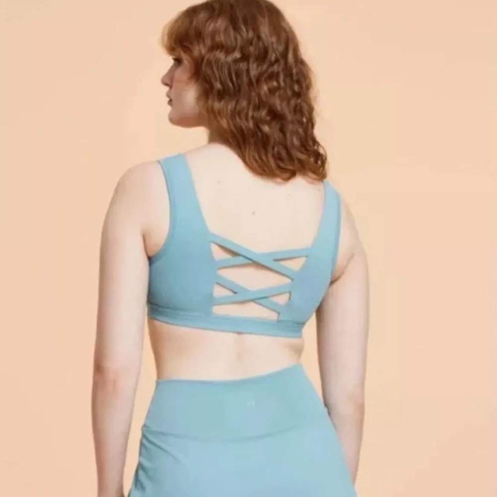 Blogilates Popflex Crisscross Sports Bralette Size Medium NWT Cameo Blue